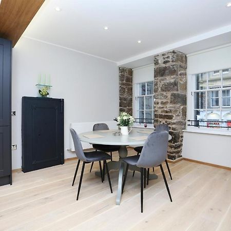 Joivy Refurbished Home On The Royal Mile Édimbourg Extérieur photo