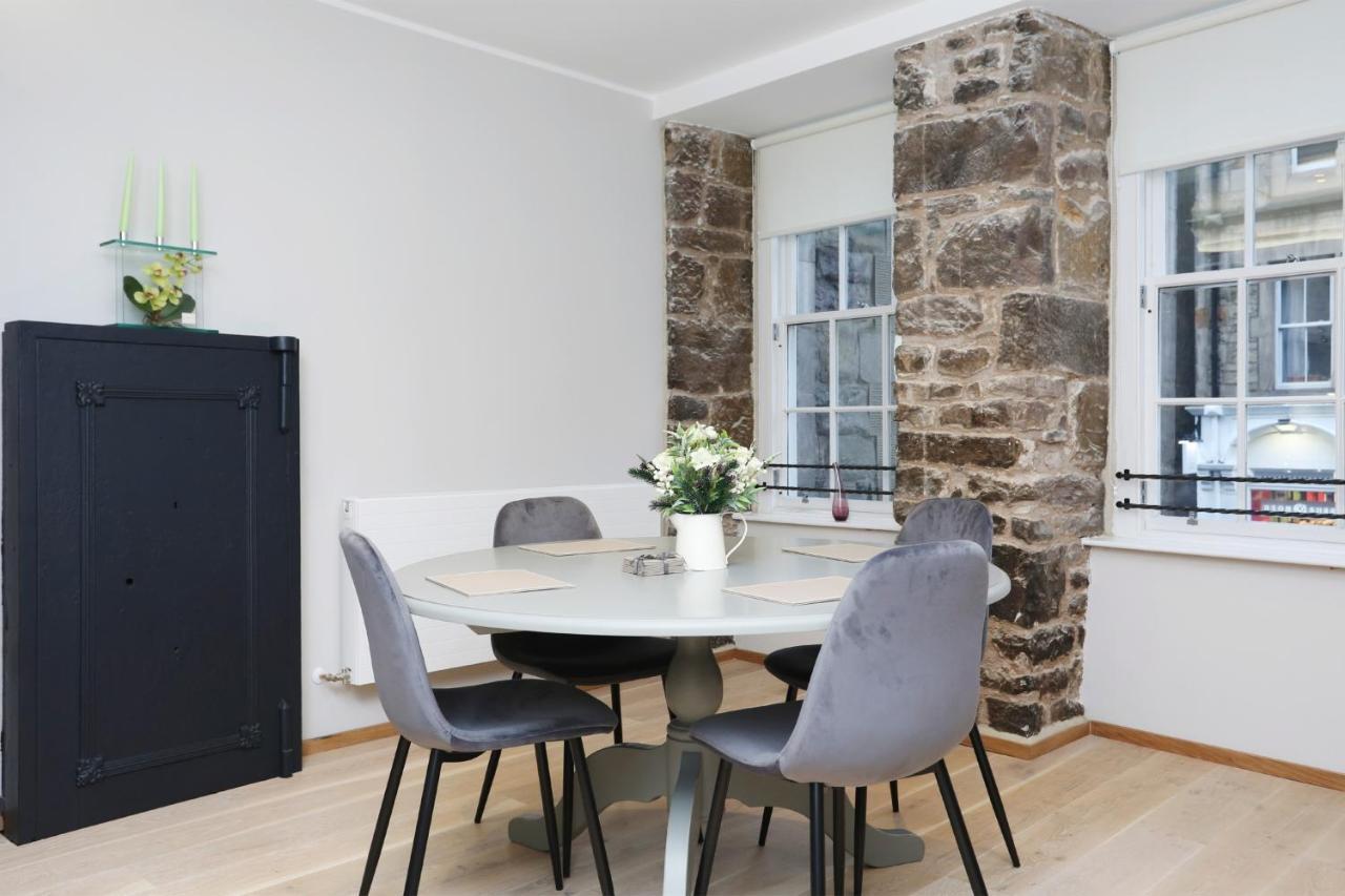 Joivy Refurbished Home On The Royal Mile Édimbourg Extérieur photo